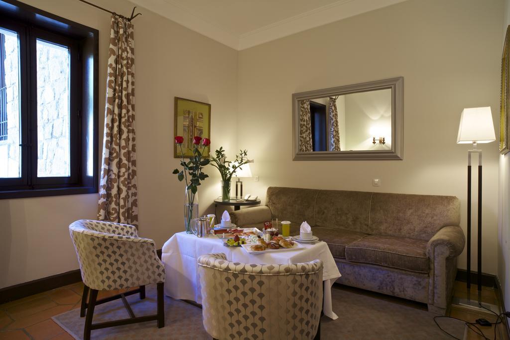 Parador De Авила Экстерьер фото